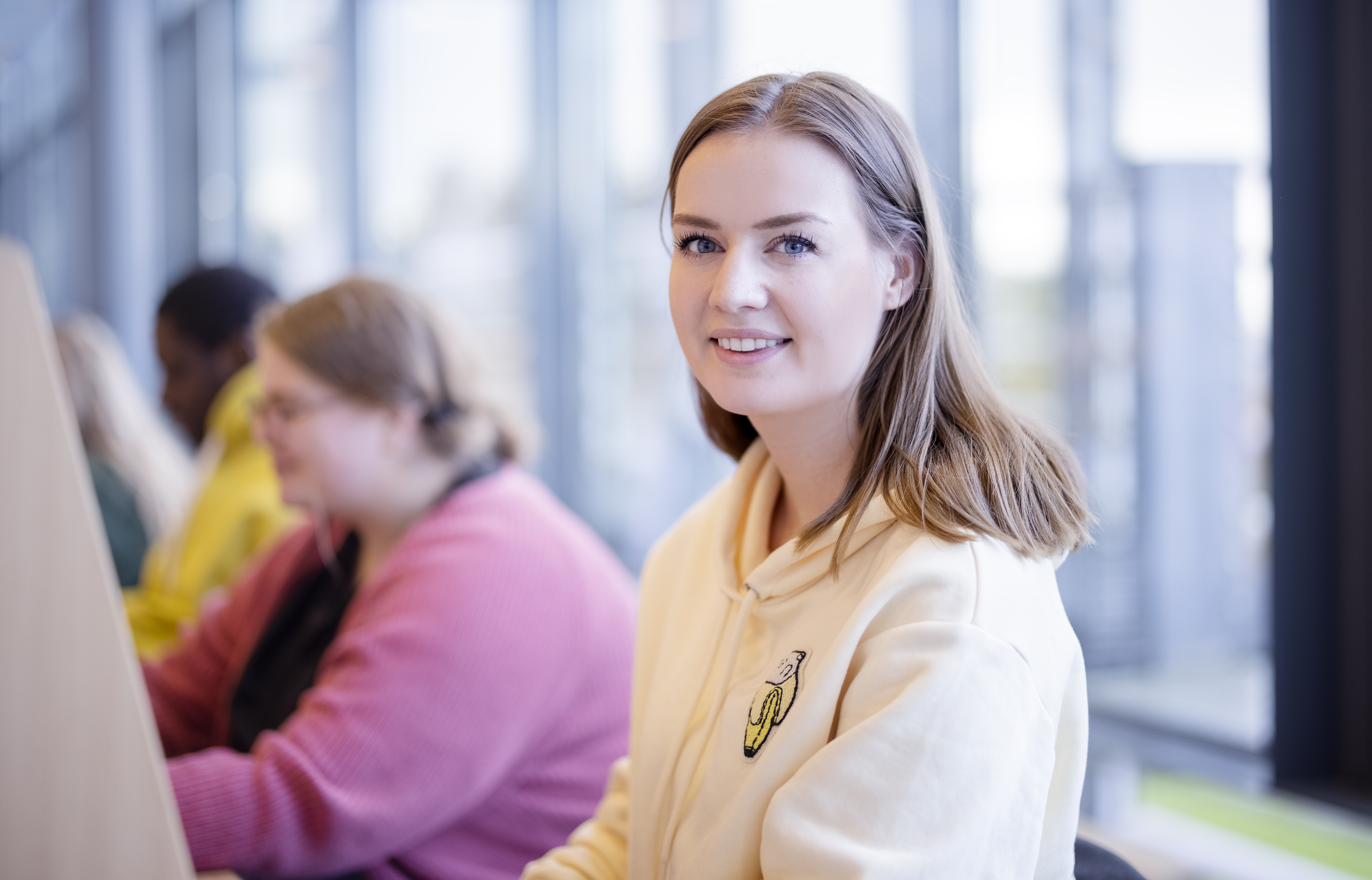 Lærerstudent Caroline på campus Ullandhaug.