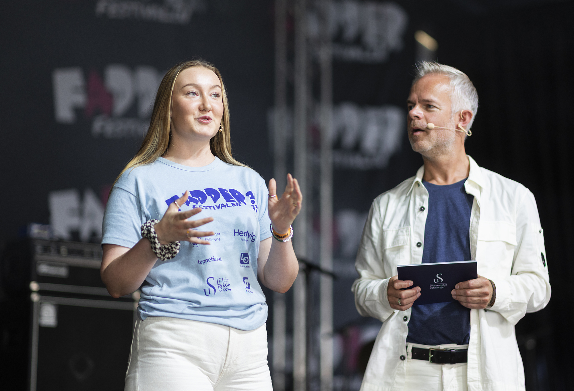 StOr-leder Sara Beitz i samtale med Tore Renberg på scenen