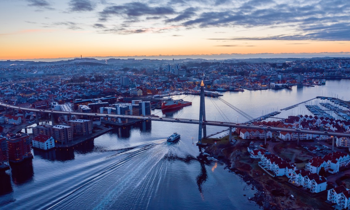 Stavanger sett frå lufta ved innseglinga og bybroa