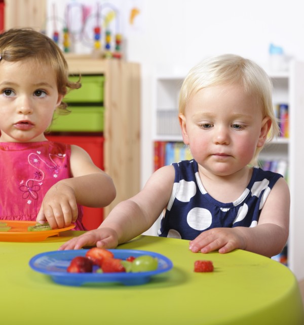 To år gamle jenter er mer selvstendige og sosiale enn gutter